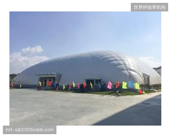 场馆本身将演化为一个全天候的内容生产与分发平台，彻底改变俱乐部非比赛日的营销逻辑